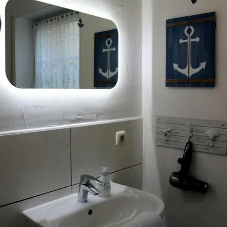 With 3 Bedrooms Lejlighed *