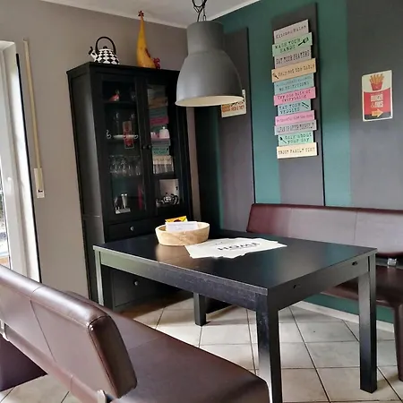 With 3 Bedrooms Apartmán *